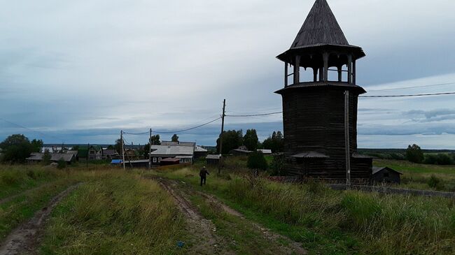 Колокольня церкви Василия Блаженного (1783 г.) в селе Чухчерьма Холмогорского района Архангельской области