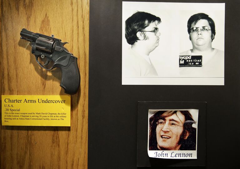 Оружие Марка Дэвида Чепмена, используемое в убийстве Джона Леннонав в музее Отдела судебных расследований Департамента полиции Нью-Йорка