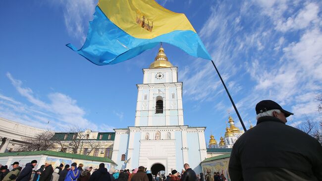 Участники народного вече на Михайловской площади в Киеве. 18 ноября 2018