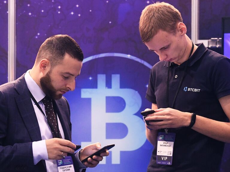 Участники конференции в одной из выставочных зон CryptoEvent RIW. 21 ноября 2018 Участники конференции в одной из выставочных зон CryptoEvent RIW. 21 ноября 2018