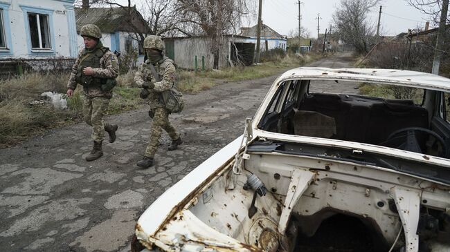 Украинские военные на линии разграничения в Донбассе. 28 ноября 2018