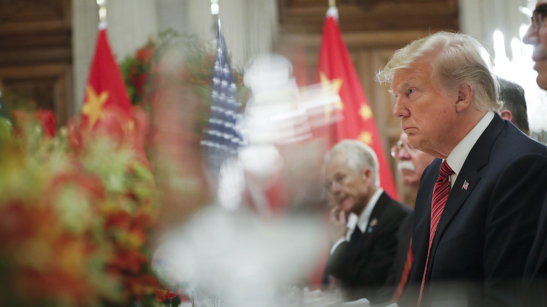 Президент США Дональд Трамп на встрече с председателем КНР Си Цзиньпинем на саммите G20 в Аргентине - РИА Новости, 1920, 30.10.2025