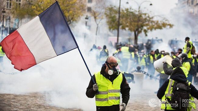 Желтые жилеты – вестники разлуки. Макрон тушит огонь протеста бензином