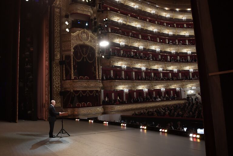 Президент РФ Владимир Путин на торжественном вечере по случаю встречи нового, 2019 года в Государственном академическом Большом театре