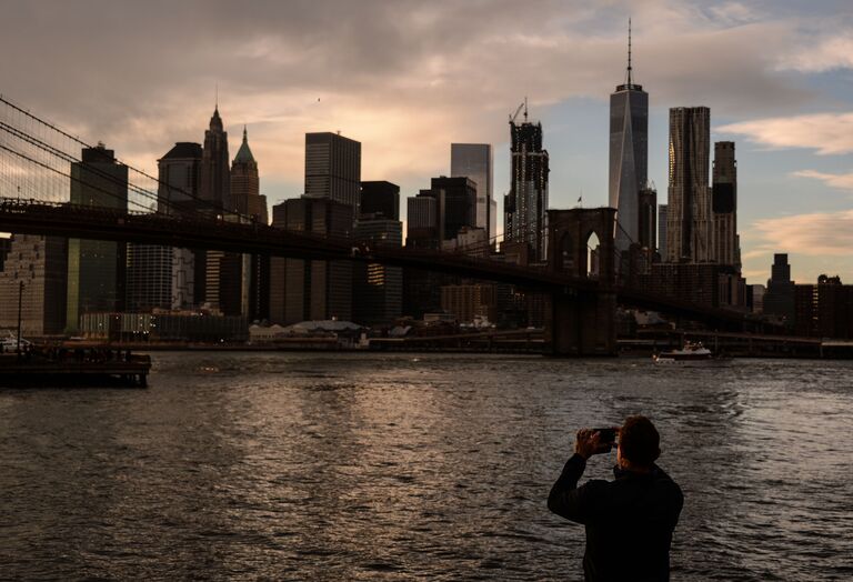Вид на Манхэттен со стороны Бруклина в Нью-Йорке