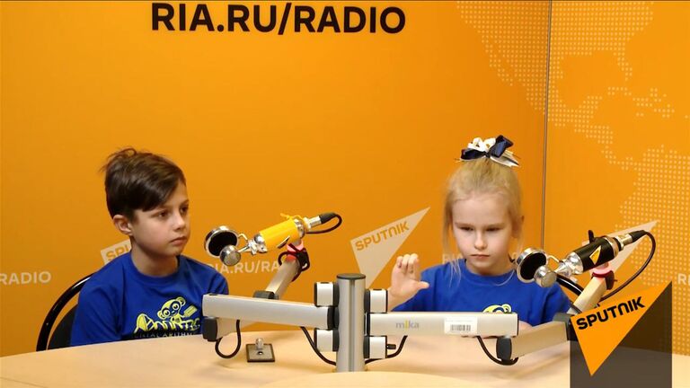 Чемпионы России по ментальной арифметике Даниэла Белякова (9 лет) и Матвей Попов (10 лет) в эфире радио Sputnik