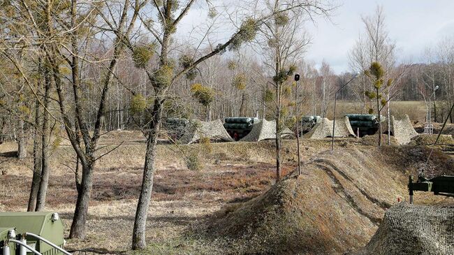 Боевые расчеты системы С-400 Триумф. Архивное фото