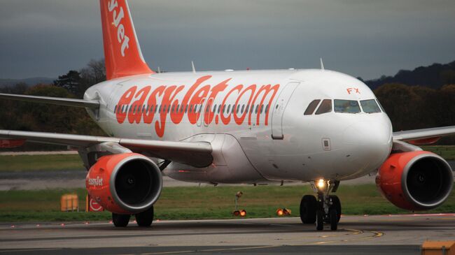 Самолет авиакомпании EasyJet в аэропорту Манчестера