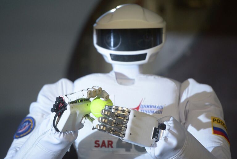 Антропоморфный робот во время демонстрации в Центре подготовки космонавтов (ЦПК)