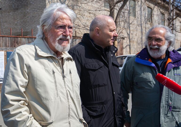 Жан-Мишель Кусто посетил китовую тюрьму в Приморье. 6 апреля 2019