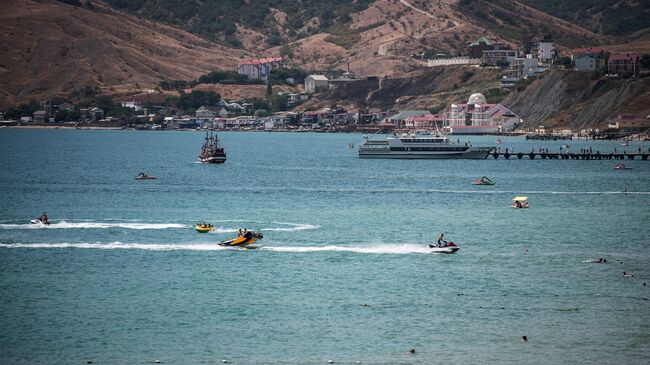 Побережье Черного моря в Коктебеле