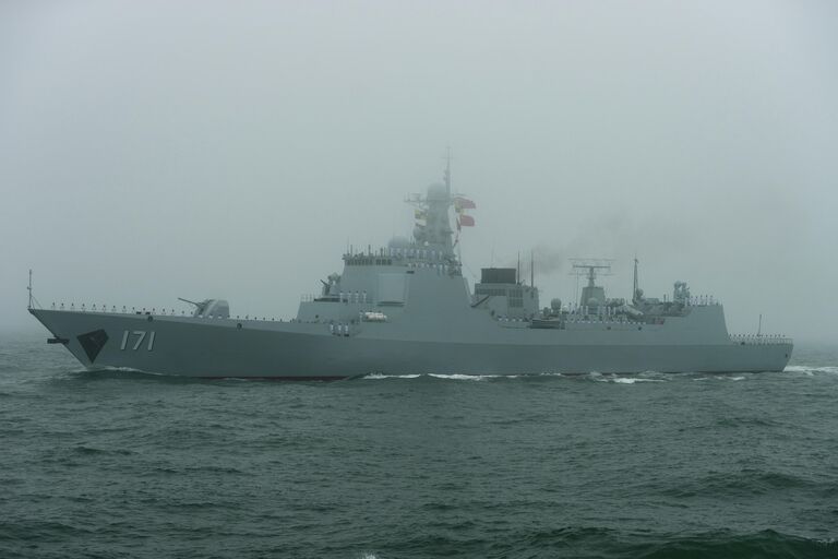 Китайский корабль на военом параде в Циндао. 23 апреля 2019