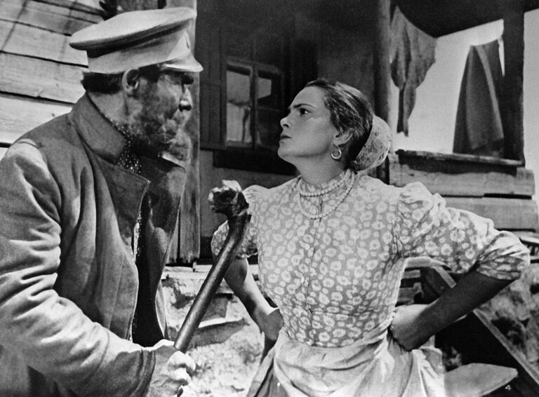 Элина Быстрицкая в фильме Тихий Дон 