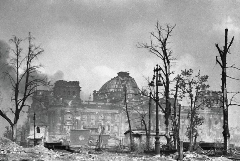 Разрушенное здание Рейхстага в Берлине