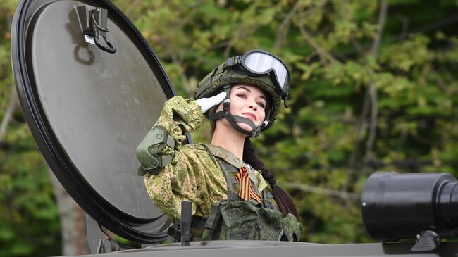 Военнослужащий на военном параде в Севастополе, посвященном 74-й годовщине Победы в Великой Отечественной войне