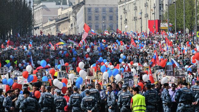 Участники акции Бессмертный полк в Москве