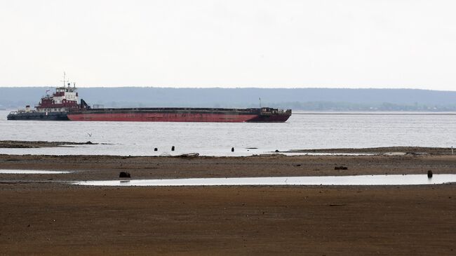 Понижение уровня воды в Волге