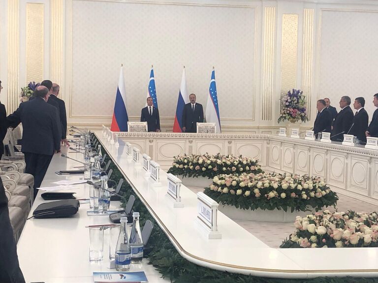 Встреча председателя правительства РФ Дмитрия Медведева и премьер-министра Узбекистана Абдуллы Арипова. Дом приемов Хокимията Хореземской области. 30.05.2019