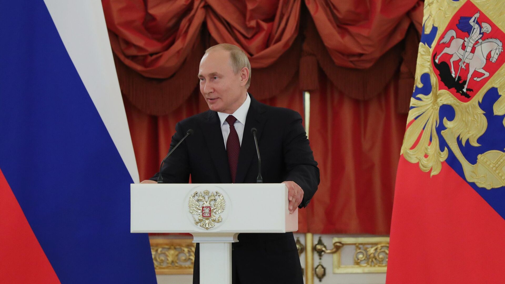 Президент РФ Владимир Путин на церемонии вручения в Кремле орденов Родительская слава родителям многодетных семей. 30 мая 2019 - РИА Новости, 1920, 11.02.2026