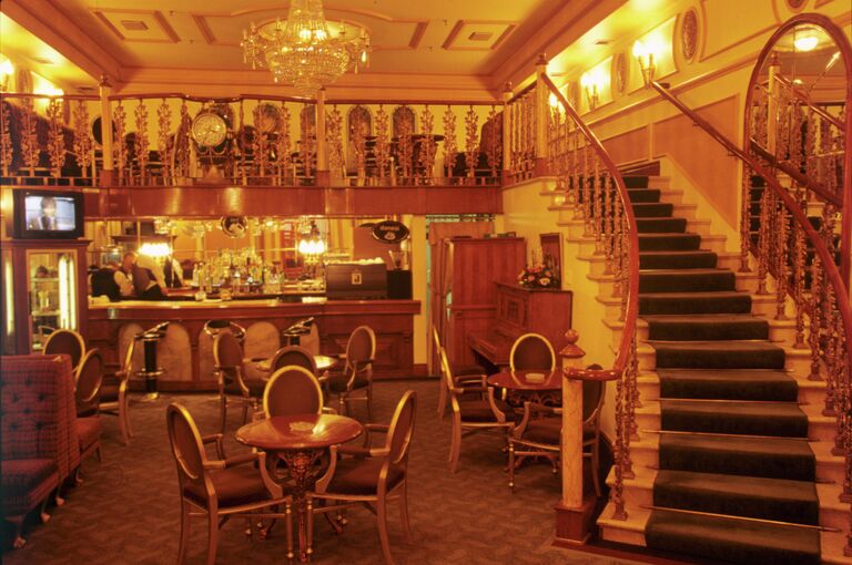 Бар в отеле Савой в Москве