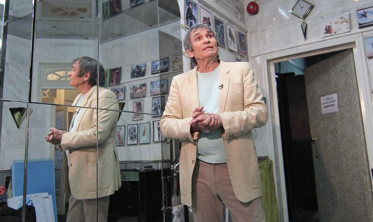 Бари Алибасов