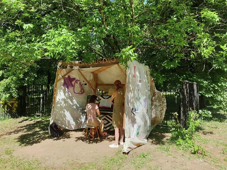 Проект Пианино в каждый двор. Инструмент под навесом во дворе дома. Проект Пианино в каждый двор. Инструмент под навесом во дворе дома.