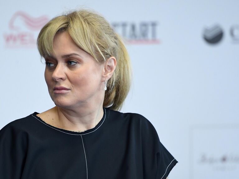 Председатель жюри конкурса Кинотавр. Короткий метр, киноактриса, продюсер и телеведущая Анна Михалкова во время пресс-конференции фильма режиссера Анны Пармас Давай разведемся в рамках 30-го Открытого фестиваля российского кино Кинотавр