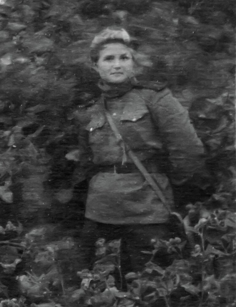 Галина Брок в военной форме 