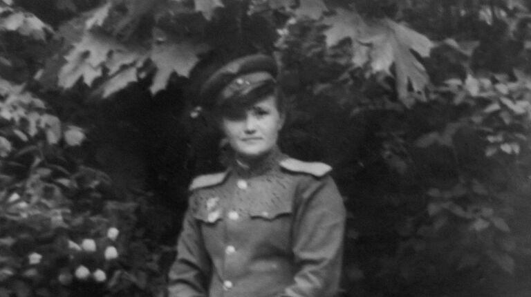 Галина Брок в летной форме, фотография из личного архива войны Галины Брок-Бельцовой