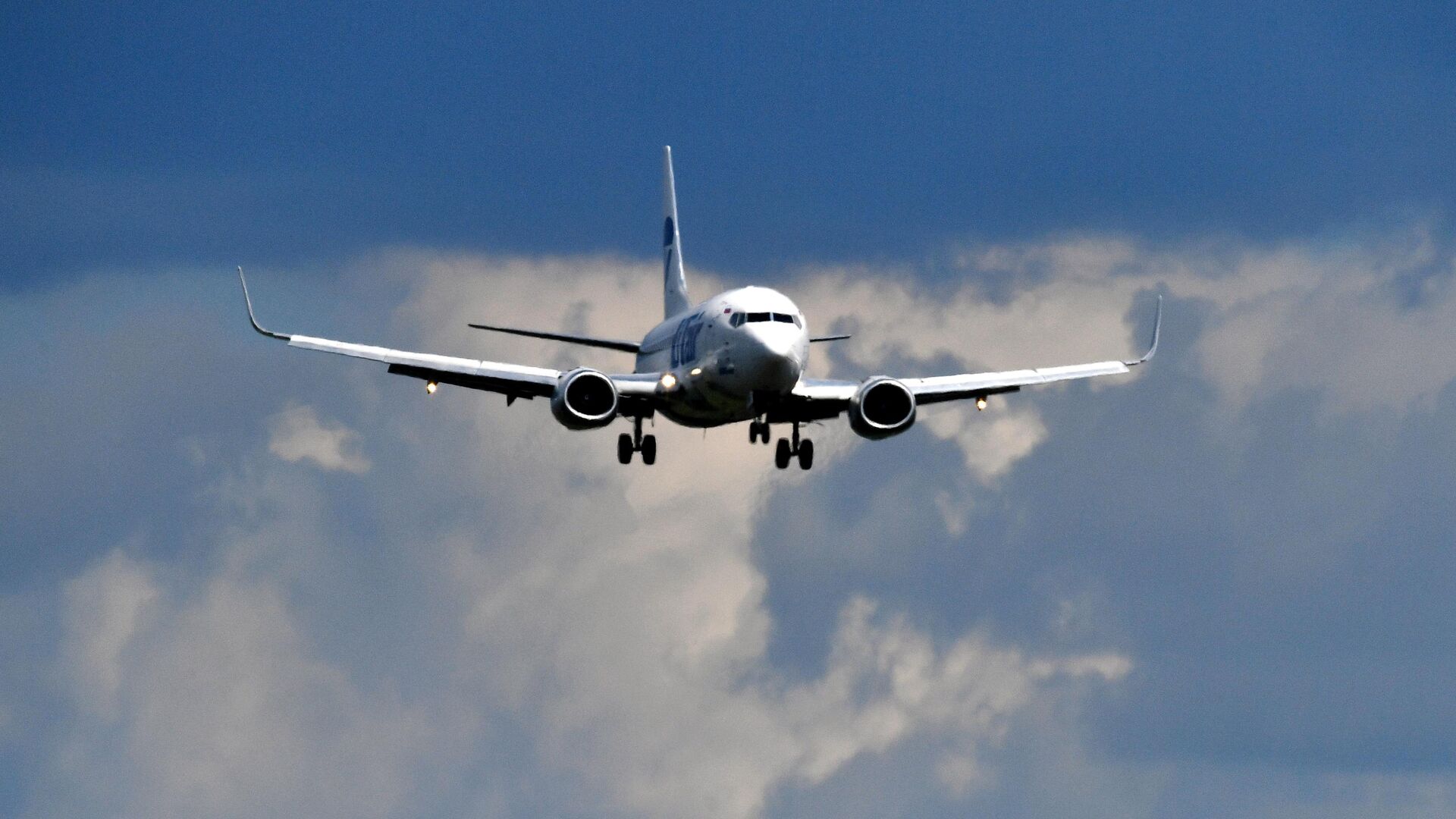 Cамолет Boeing 737 авиакомпании UTair заходит на посадку в аэропорту Внуково - РИА Новости, 1920, 08.01.2026