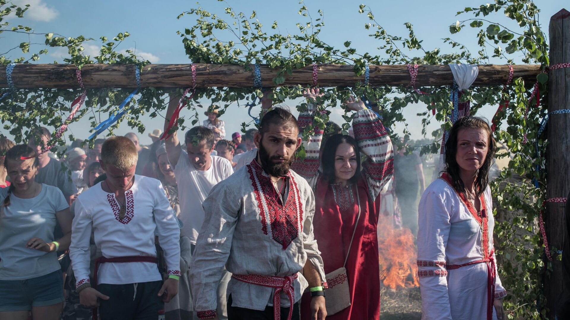 Участники празднования Купалы в общине родноверов в Калужской области - РИА Новости, 1920, 06.07.2025