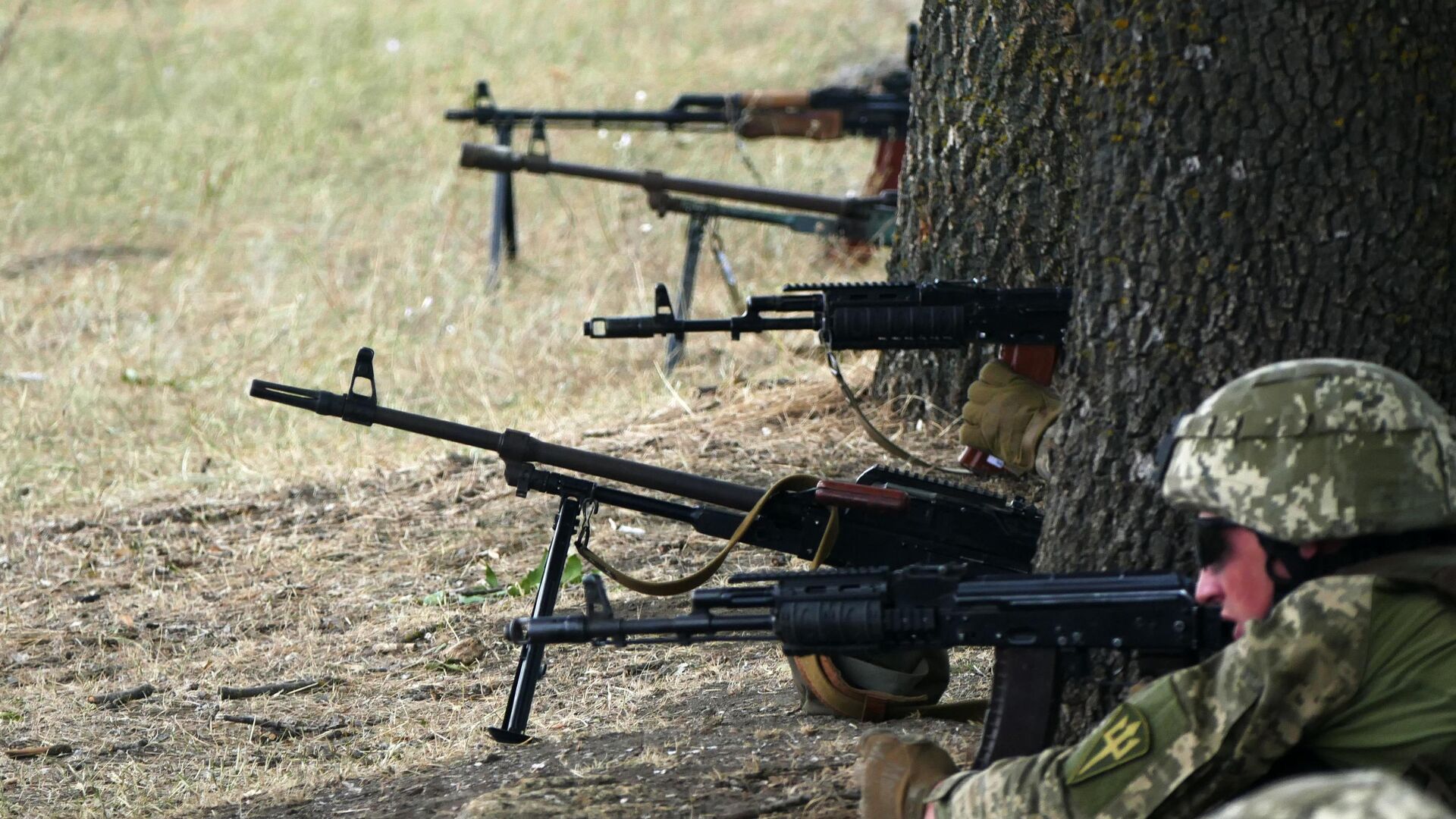 Украинские военнослужащие на полигоне. Архивное фото - РИА Новости, 1920, 16.08.2024