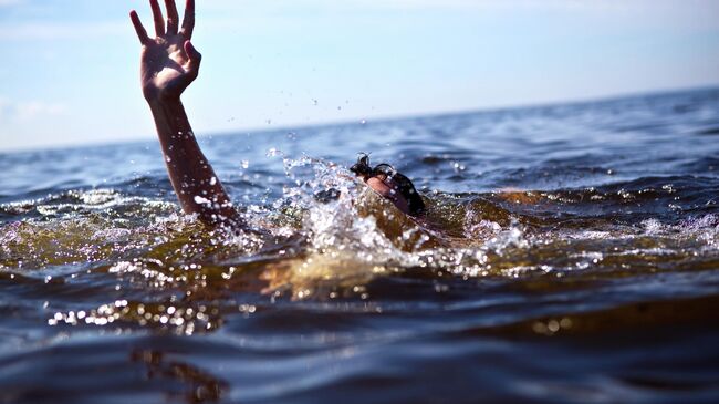 Мужчина в воде