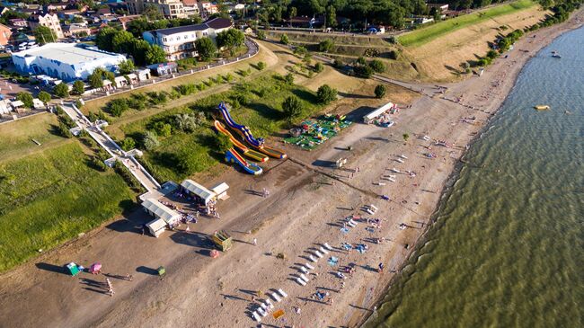 Курортный город Ейск и пляж на Ейской косе на Азовском море