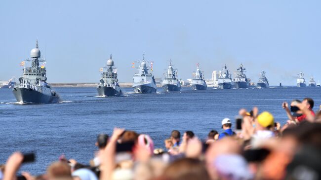 Корабли Военно-Морского флота РФ на генеральной репетиции парада ко Дню ВМФ в Кронштадте