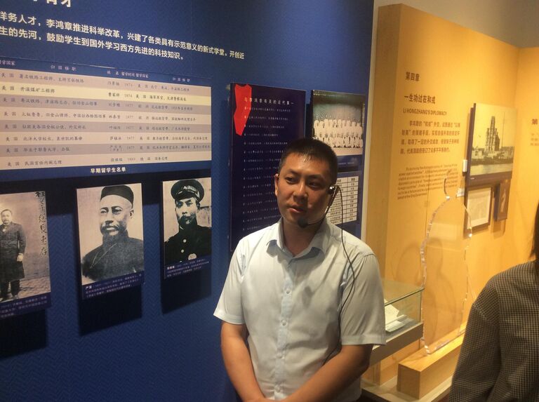 Хранитель древностей Музея-усадьбы Ли Хунчжана Юй Хо