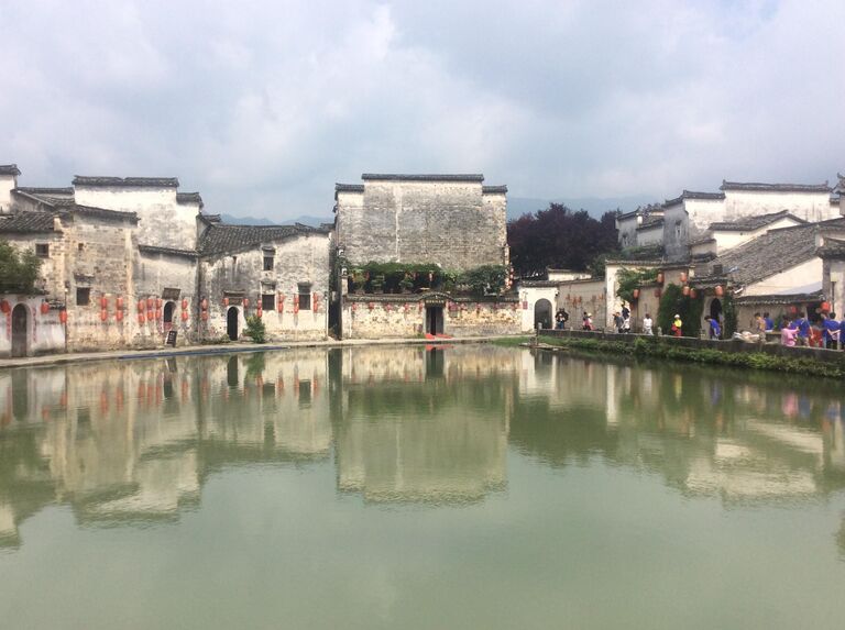 Центральный пруд в деревне Хунцунь 