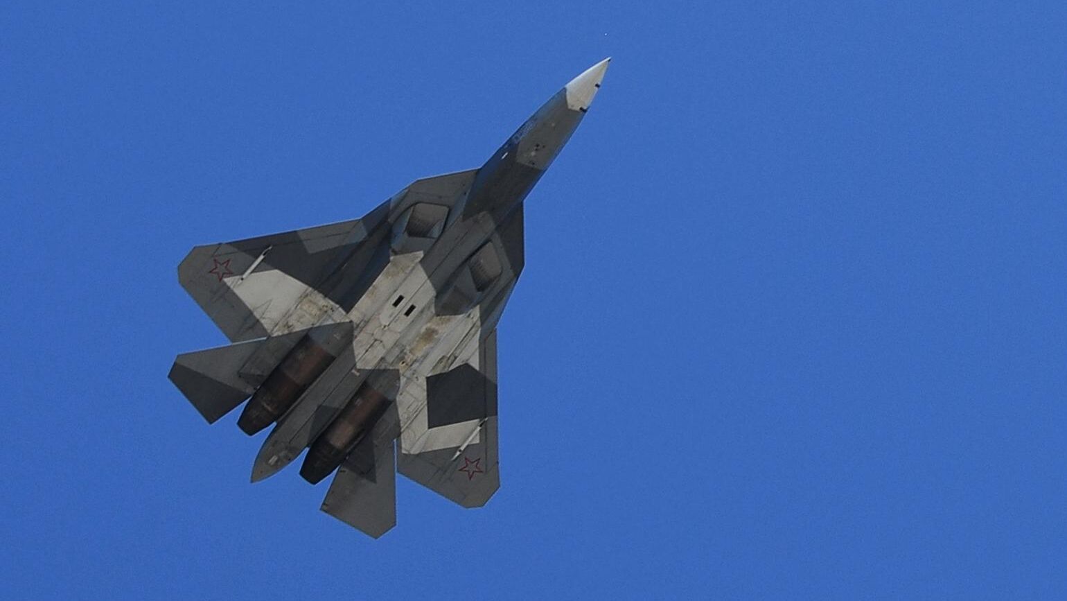 Многофункциональный истребитель Су-57  - РИА Новости, 1920, 21.04.2026