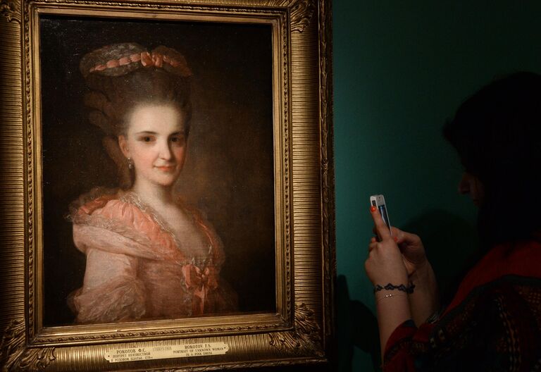 Картина Портрет неизвестной в розовом платье на выставке художника Федора Рокотова (1735/1736-1808) 