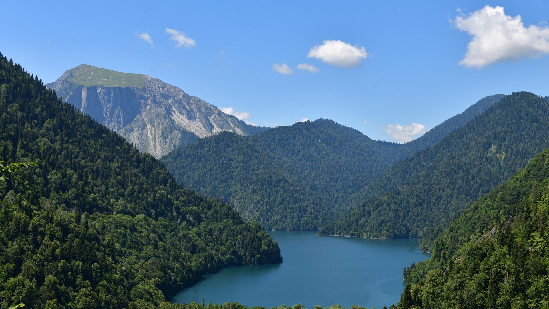 Озеро Рица в Абхазии - РИА Новости, 1920, 13.04.2026