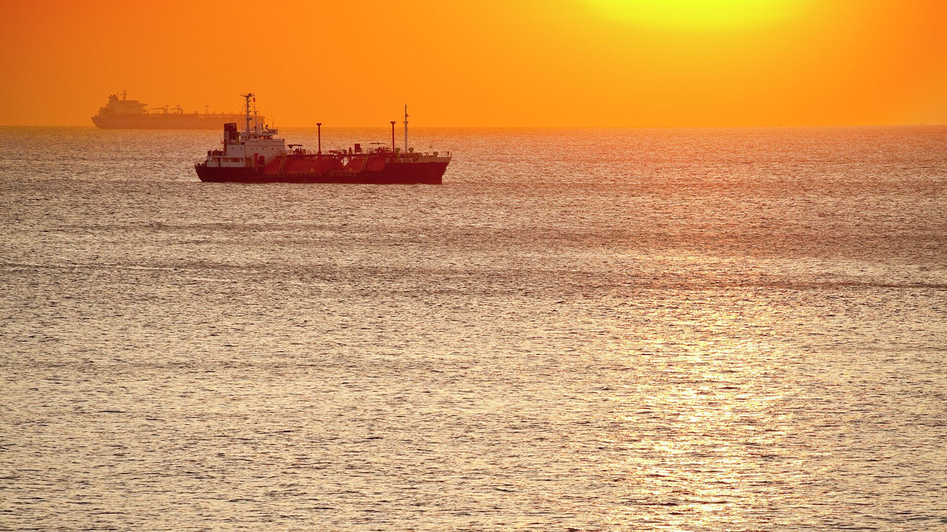 Грузовые корабли в море - РИА Новости, 1920, 07.04.2026