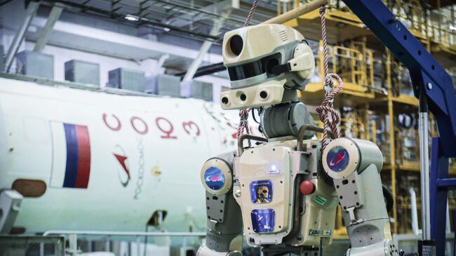 Подготовка робота Skybot F-850 (робота Федора) на Байконуре к полету к МКС