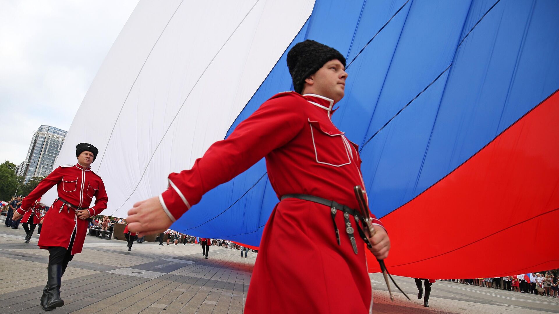 Почетный караул Кубанского казачьего войска на празднование Дня государственного флага Российской Федерации в Краснодаре - РИА Новости, 1920, 17.09.2022