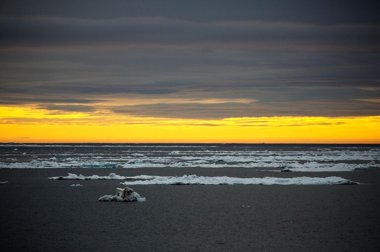 Плавающие льдины в акватории Северного Ледовитого океана