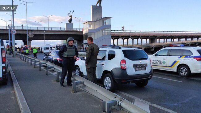 Обстановка у метромоста в Киеве