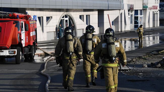 Пожар в ТЦ Максим во Владивостоке