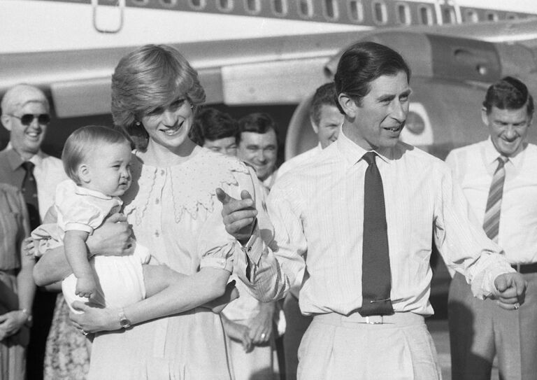 Принц Чарльз и Диана со своим сыном Принцем Уильямом во время визита в Австралию