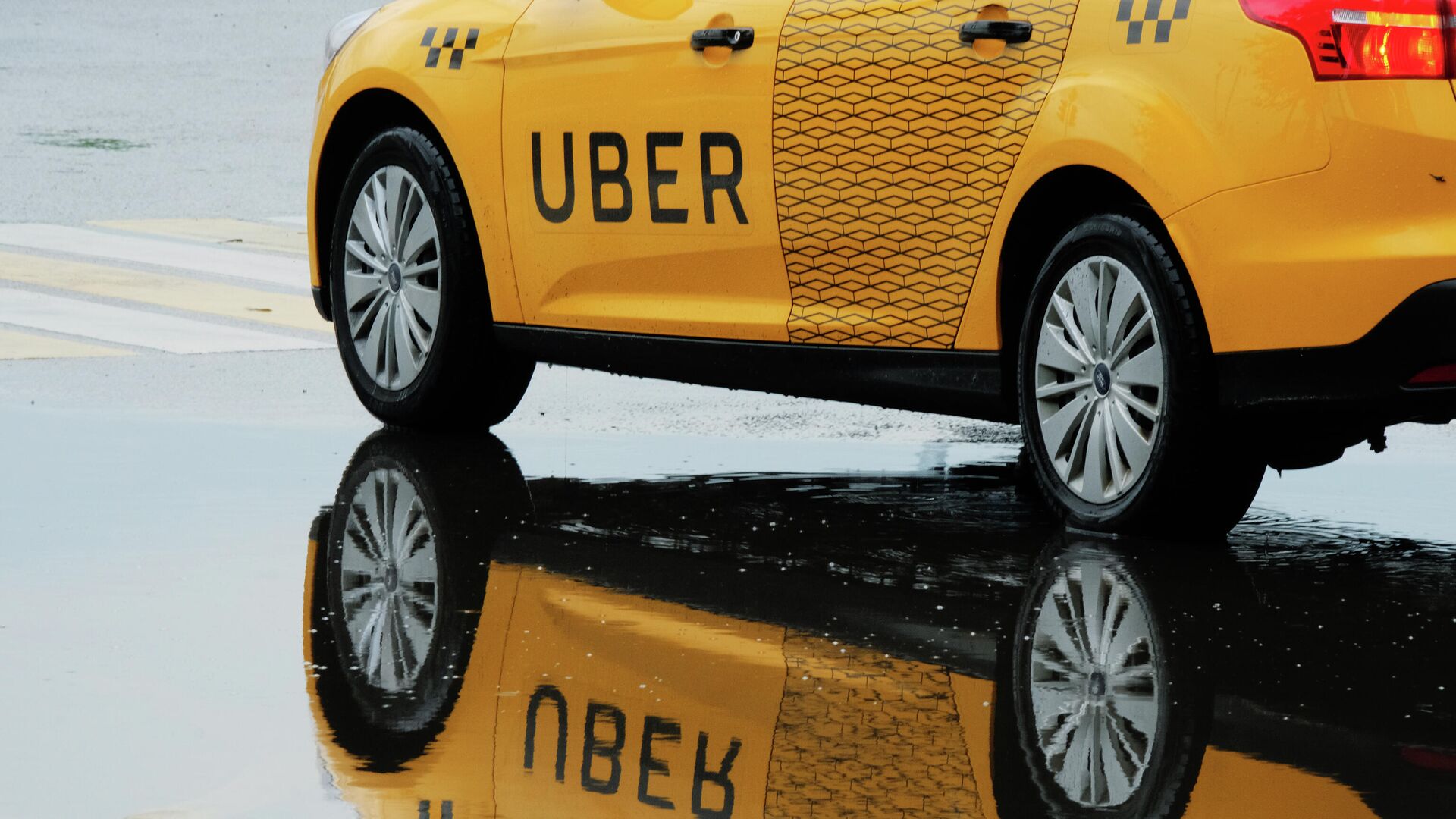 Автомобиль службы такси Uber - РИА Новости, 1920, 02.04.2021