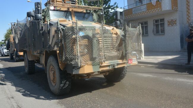 Турецкая бронетехника в приграничном районе Акчакале