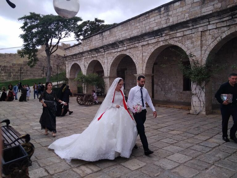 Молодожены в крепости Нарын-Кала 